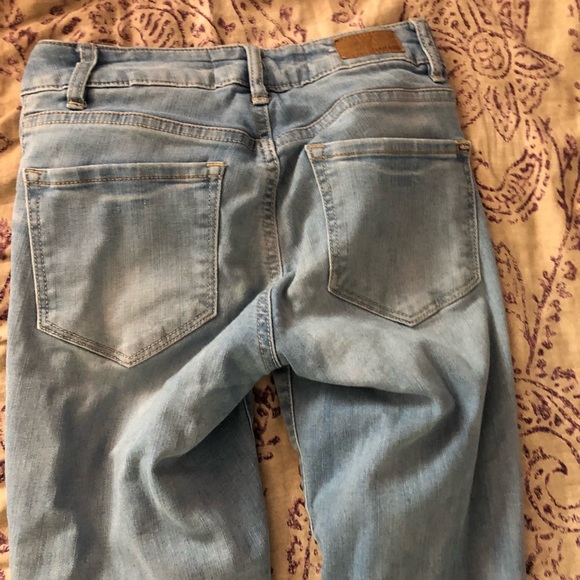 Light blue skinny jeans. - Picture 3 of 4